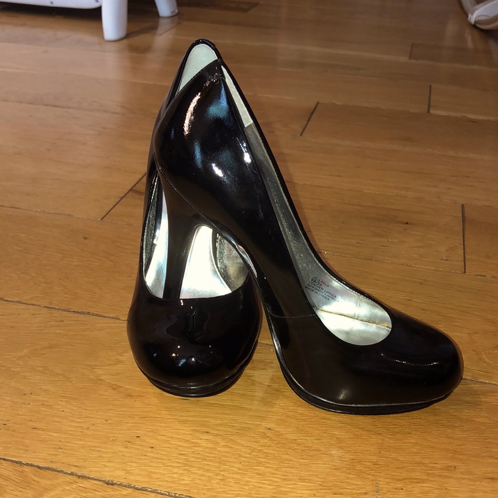 Jessica Simpson patent leather pumps